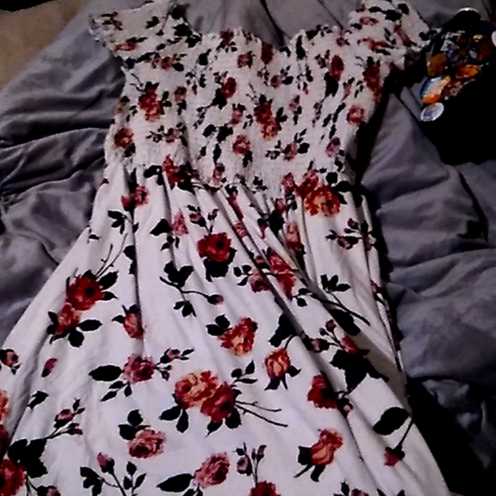 J for justify XL white